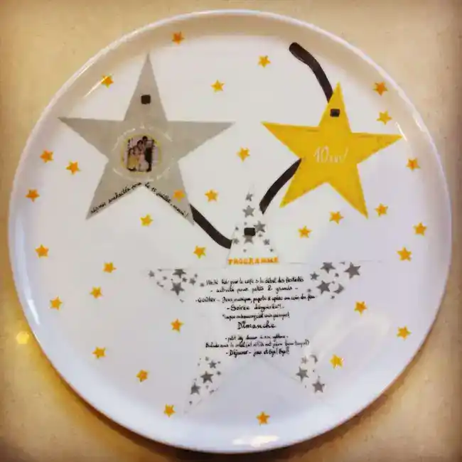 Plat à tarte en porcelaine personnalisé d'après une invitation pour fêter 10 ans de mariage