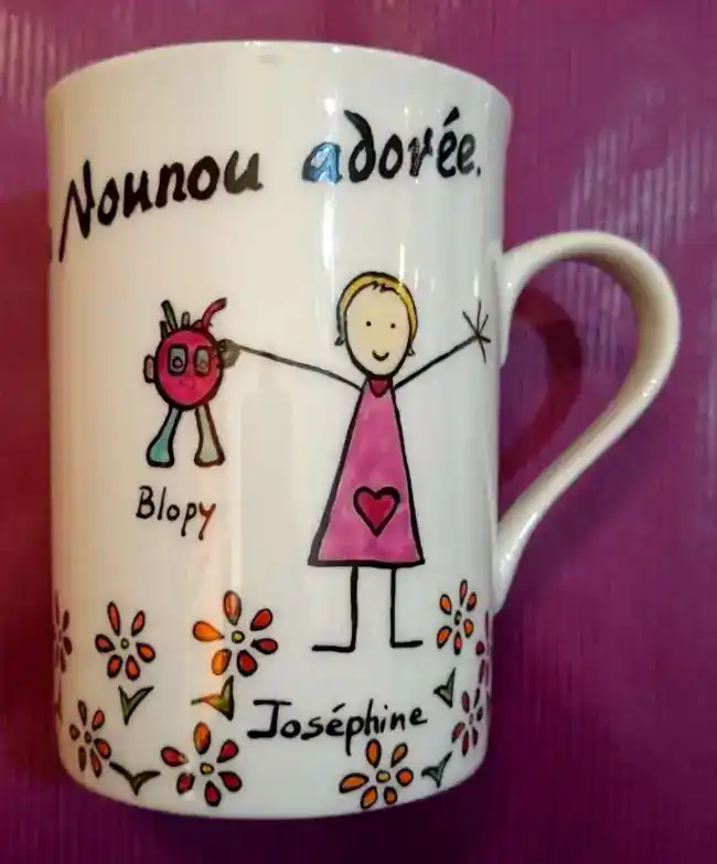 Mug Anglais en porcelaine personnalisé dans un style naïf pour une nounou.