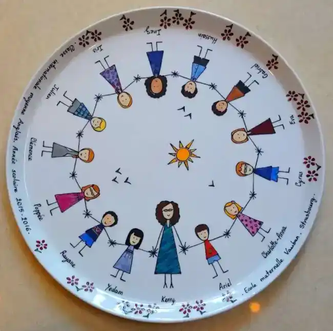 Plat à tarte en porcelaine personnalisé par la maîtresse d'anglais et les élèves,,