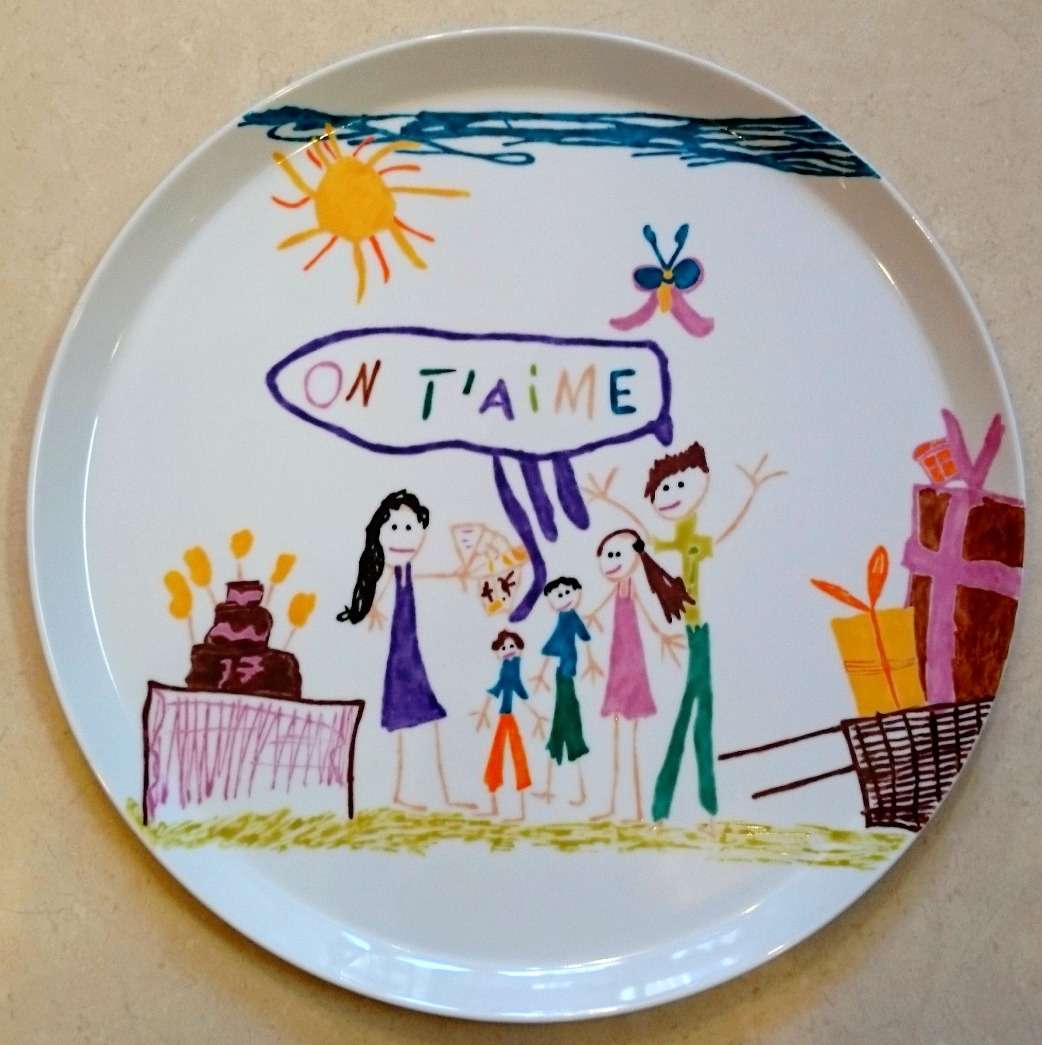 Plat à tarte en porcelaine personnalisé d'après le dessin d'un enfant.