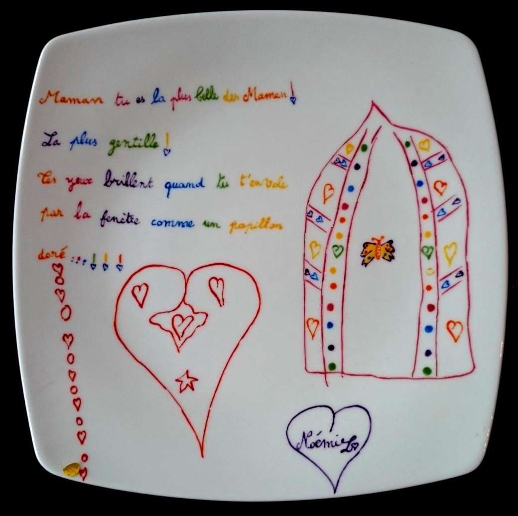 Assiette plate carrée en porcelaine personnalisée par le poème d'un enfant.